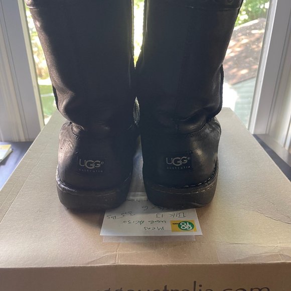 UGG Aliso Black Boots 13 main image 8